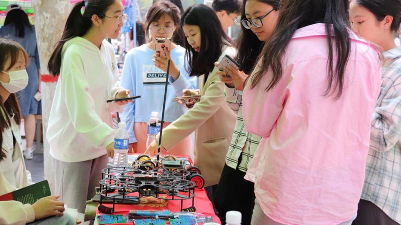 虽然应届生缺乏实际工作经验，但以下条件有助于提升求职成功率：